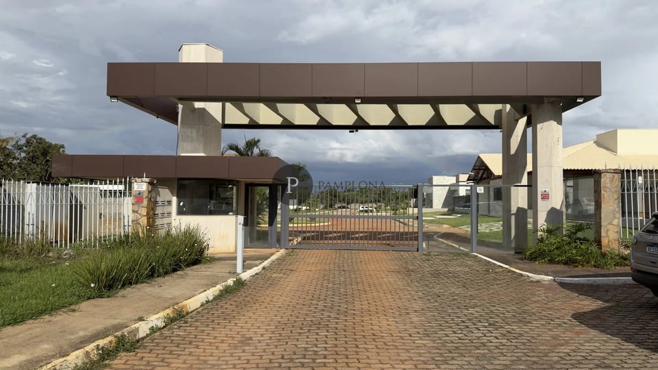 Lote em condomínio novo no Park Way